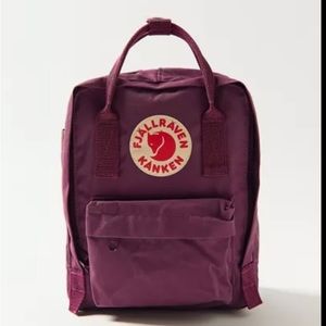 Fjallraven Kanken mini backpack *W/ FREE ORGANIZER*